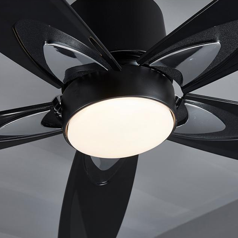 Großer ABS-Deckenventilator mit Flügeln und Licht Großer ABS-Deckenventilator mit Flügeln und Licht