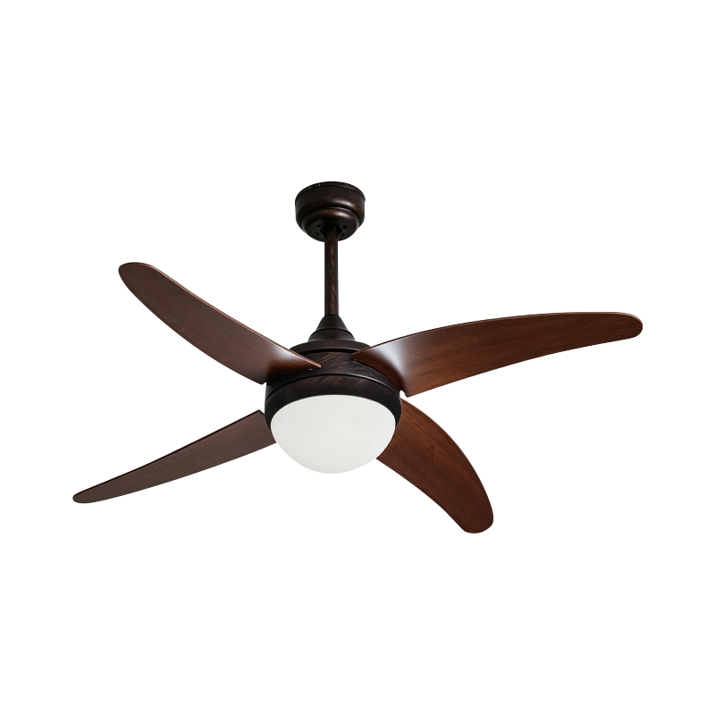 Deckenventilator mit Sperrholzflügeln und Licht Deckenventilator mit Sperrholzflügeln und Licht